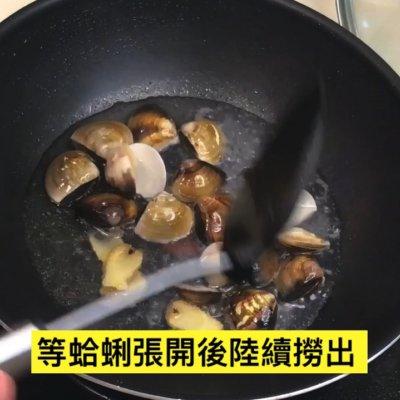 蛤蜊炖蛋简单做法，这道蛤蜊燉蛋太销魂