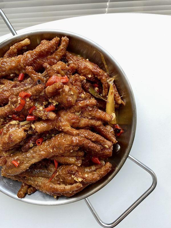 虎皮鸡爪最简单做法，虎皮鸡爪最简单的做法（简单易学的虎皮鸡爪）