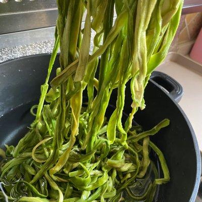 贡菜干怎么做好吃，贡菜怎么做好吃（让你胃口大开的爽辣贡菜）