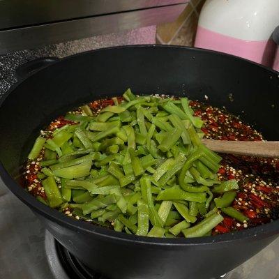 贡菜干怎么做好吃，贡菜怎么做好吃（让你胃口大开的爽辣贡菜）