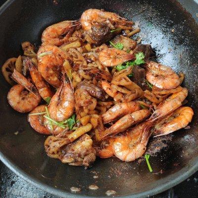 排骨虾的做法，红烧虾的做法（原来香辣干锅排骨虾才是真正的米饭杀手）