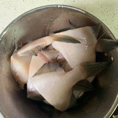 耗儿鱼怎么做好吃，耗儿鱼最简单家常的做法（啤酒泡椒耗儿鱼的别样做法）