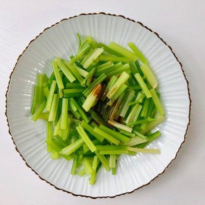 西芹腰果的做法，西芹腰果做法窍门（好吃的爆炸的腰果拌芹菜）