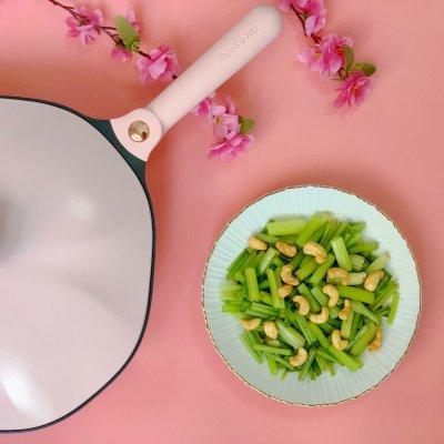 西芹腰果的做法，西芹腰果做法窍门（好吃的爆炸的腰果拌芹菜）