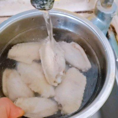 可乐鸡翅的材料，可乐鸡翅的做法和步骤家常材料（超简单又好味的丰富餐桌味③～可乐鸡翅）