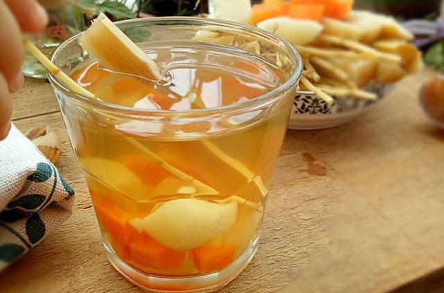 柔荑指女子的什么地方，清甜可口的竹蔗茅根水