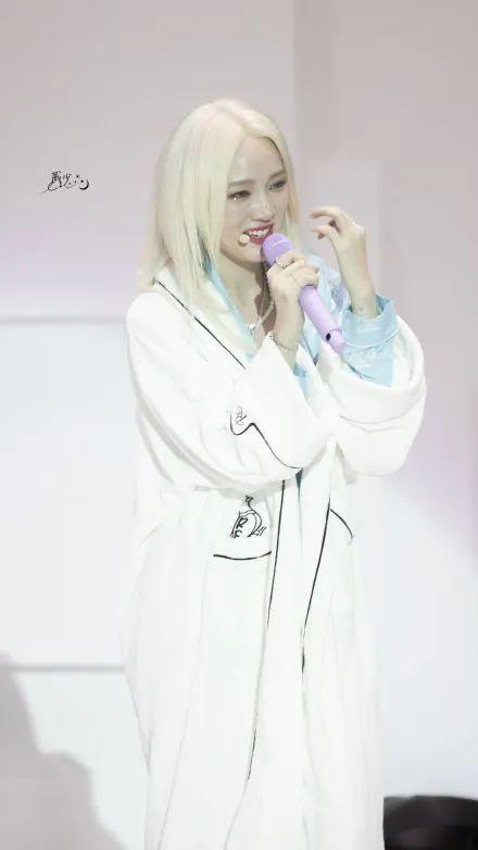 爱豆 黄明昊 若芽色终会铺成海.，微信头像，爱豆 黄明昊 若芽色终会铺成海.（请爱豆们住在舞台上）