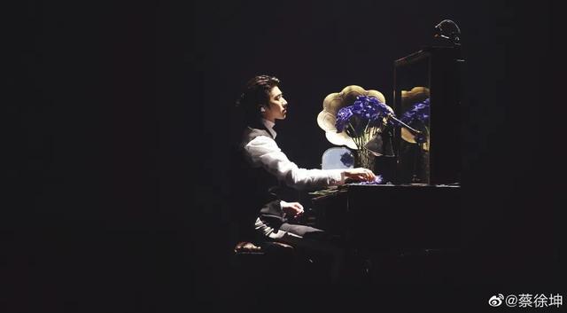 爱豆 黄明昊 若芽色终会铺成海.，微信头像，爱豆 黄明昊 若芽色终会铺成海.（请爱豆们住在舞台上）