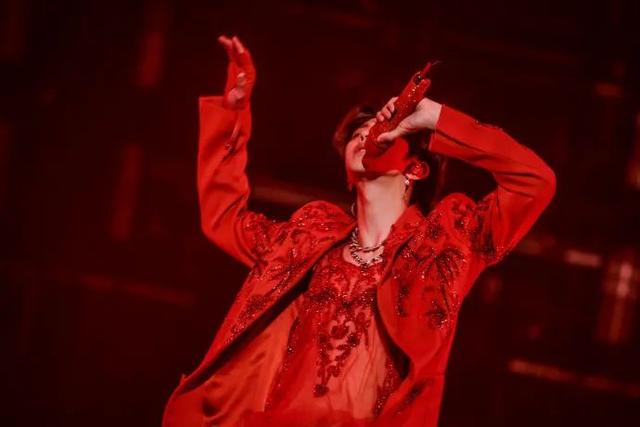 爱豆 黄明昊 若芽色终会铺成海.，微信头像，爱豆 黄明昊 若芽色终会铺成海.（请爱豆们住在舞台上）