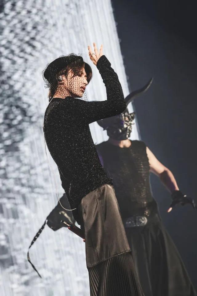 爱豆 黄明昊 若芽色终会铺成海.，微信头像，爱豆 黄明昊 若芽色终会铺成海.（请爱豆们住在舞台上）