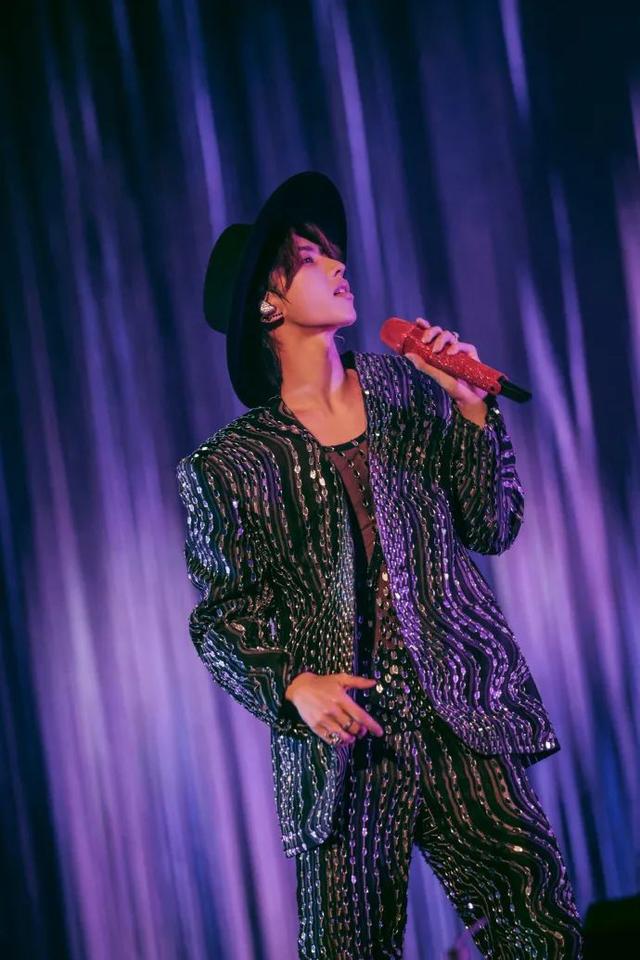 爱豆 黄明昊 若芽色终会铺成海.，微信头像，爱豆 黄明昊 若芽色终会铺成海.（请爱豆们住在舞台上）