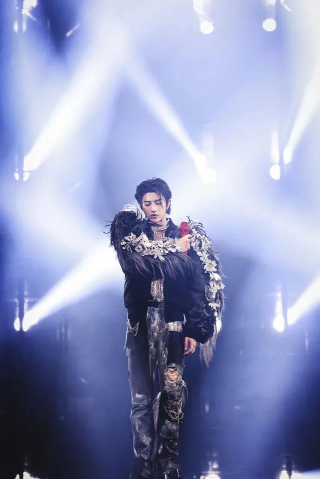 爱豆 黄明昊 若芽色终会铺成海.，微信头像，爱豆 黄明昊 若芽色终会铺成海.（请爱豆们住在舞台上）