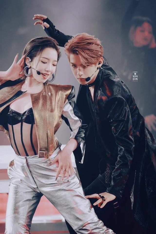 爱豆 黄明昊 若芽色终会铺成海.，微信头像，爱豆 黄明昊 若芽色终会铺成海.（请爱豆们住在舞台上）