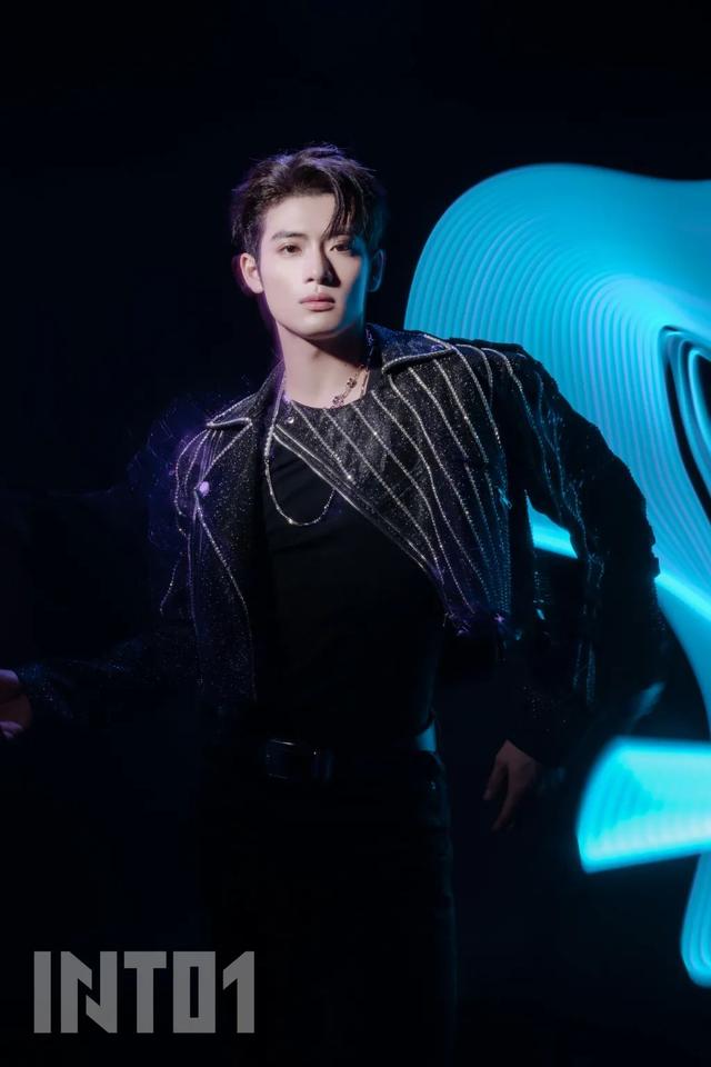 爱豆 黄明昊 若芽色终会铺成海.，微信头像，爱豆 黄明昊 若芽色终会铺成海.（请爱豆们住在舞台上）