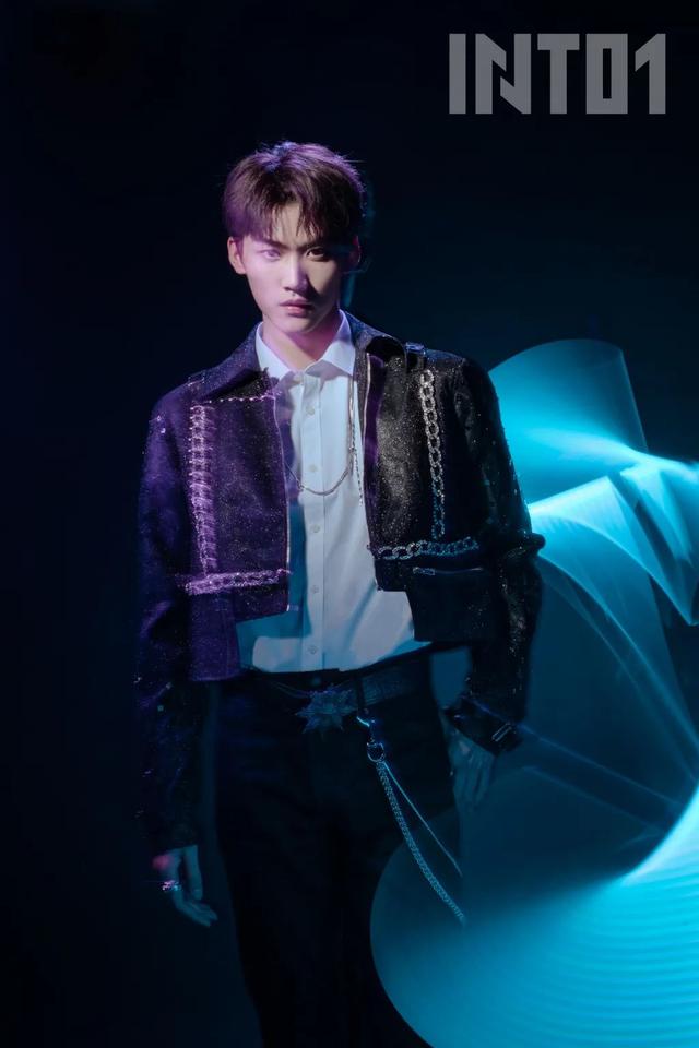 爱豆 黄明昊 若芽色终会铺成海.，微信头像，爱豆 黄明昊 若芽色终会铺成海.（请爱豆们住在舞台上）