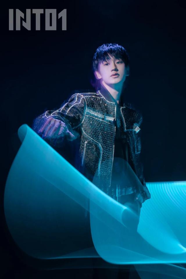 爱豆 黄明昊 若芽色终会铺成海.，微信头像，爱豆 黄明昊 若芽色终会铺成海.（请爱豆们住在舞台上）