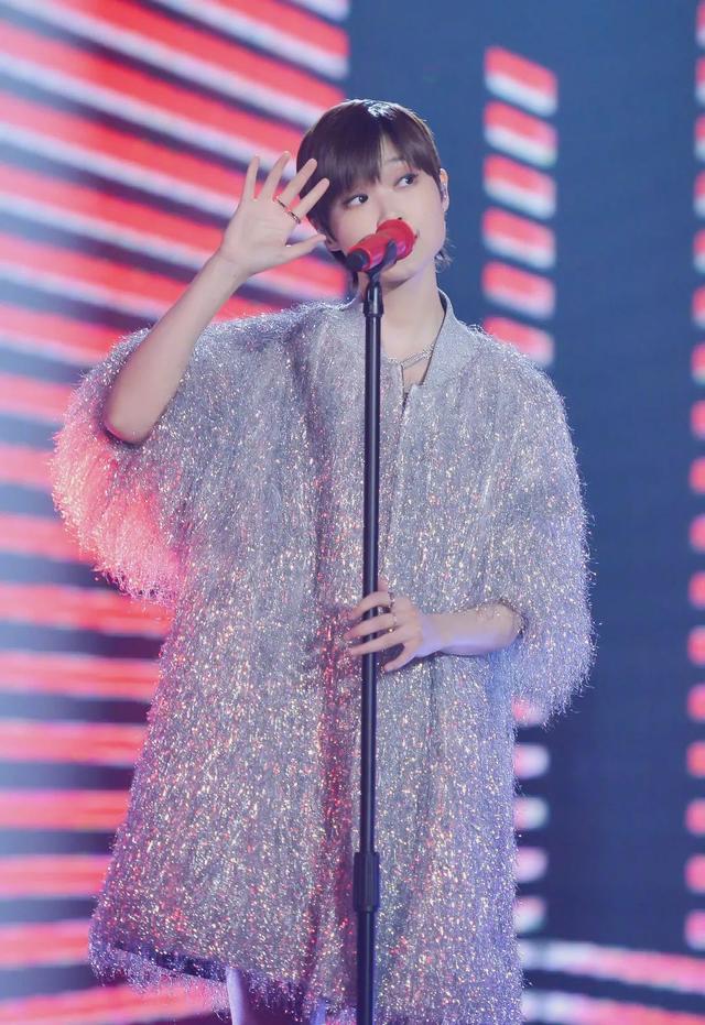 爱豆 黄明昊 若芽色终会铺成海.，微信头像，爱豆 黄明昊 若芽色终会铺成海.（请爱豆们住在舞台上）