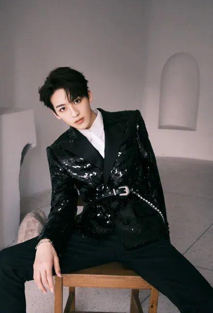 爱豆 黄明昊 若芽色终会铺成海.，微信头像，爱豆 黄明昊 若芽色终会铺成海.（请爱豆们住在舞台上）