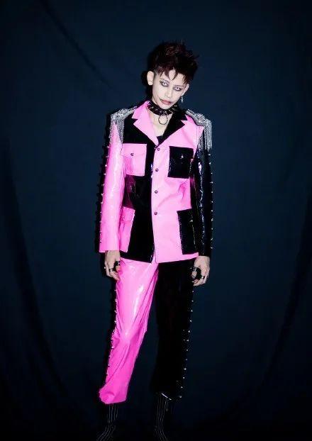 爱豆 黄明昊 若芽色终会铺成海.，微信头像，爱豆 黄明昊 若芽色终会铺成海.（请爱豆们住在舞台上）