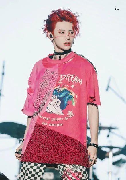 爱豆 黄明昊 若芽色终会铺成海.，微信头像，爱豆 黄明昊 若芽色终会铺成海.（请爱豆们住在舞台上）