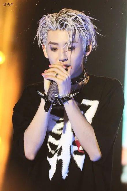 爱豆 黄明昊 若芽色终会铺成海.，微信头像，爱豆 黄明昊 若芽色终会铺成海.（请爱豆们住在舞台上）