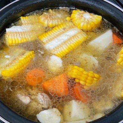 山药排骨玉米汤，玉米山药排骨汤的做法（山药玉米棒骨汤）