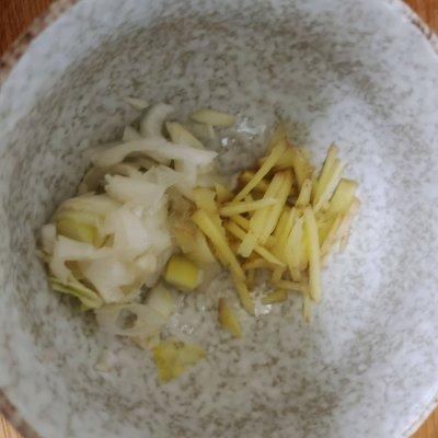 六合头道菜怎么做如何做好吃，六合小炒