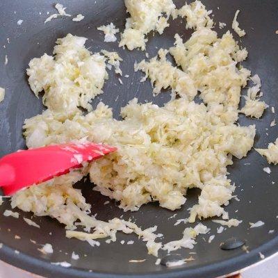 咖喱是什么做的，咖喱用什么材料做的（咖喱用什么材料做的好）