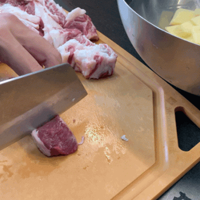 番茄牛肉煲的做法，番茄牛肉煲的做法步骤（西红柿<番茄>炖牛腩）