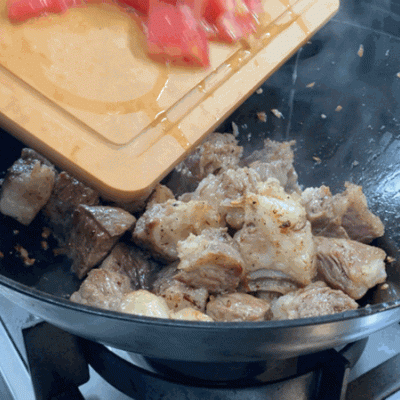 番茄牛肉煲的做法，番茄牛肉煲的做法步骤（西红柿<番茄>炖牛腩）