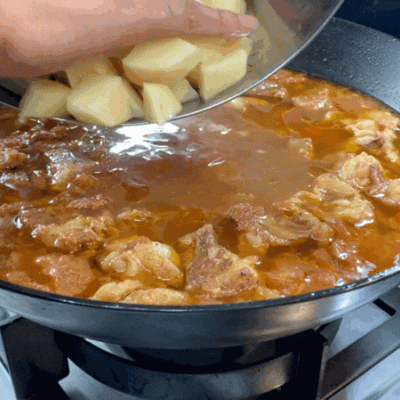 番茄牛肉煲的做法，番茄牛肉煲的做法步骤（西红柿<番茄>炖牛腩）