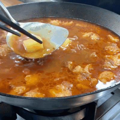 番茄牛肉煲的做法，番茄牛肉煲的做法步骤（西红柿<番茄>炖牛腩）