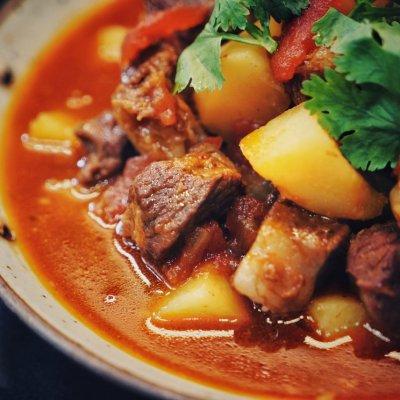 番茄牛肉煲的做法，番茄牛肉煲的做法步骤（西红柿<番茄>炖牛腩）