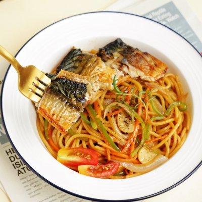 挪威青花鱼的做法，挪威青花鱼营养成分（盐烤青花鱼意面）