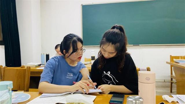 武汉职业技术学院宿舍，武汉铁路职业技术学院宿舍条件怎么样—宿舍图片内景（武职3间“高颜值”宿舍考生成功专升本）