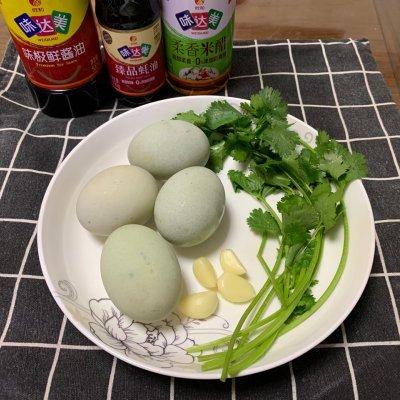 变蛋的做法凉拌，凉拌尖椒变蛋的做法（懒人最爱的凉拌松花蛋来啦）
