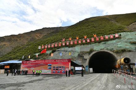 昌都到拉萨怎么走，昌都到拉萨走317还是318（入藏第一险夏贡拉山隧道明年建成）