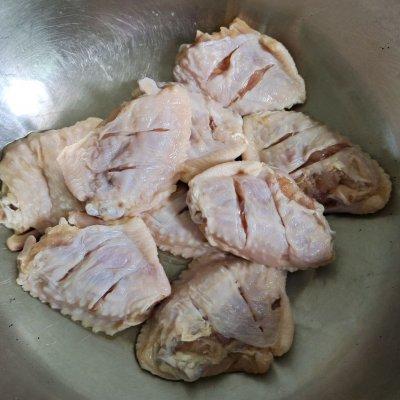 烧烤鸡翅怎么腌制，炭火烧烤鸡翅怎样腌制（#饕餮美味视觉盛宴#烤鸡翅）
