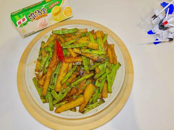 土豆烧刀豆的做法，土豆烧刀豆的做法 上海菜（有一种乡愁叫#饕餮美味视觉盛宴#刀豆土豆）