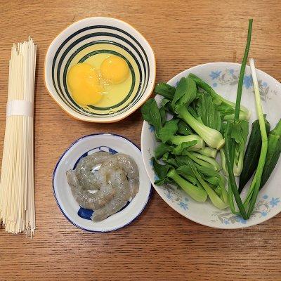精致美味早餐，精致早餐做法（快手美味早餐之秋葵厚蛋烧\u0026amp;大虾青菜面图片）