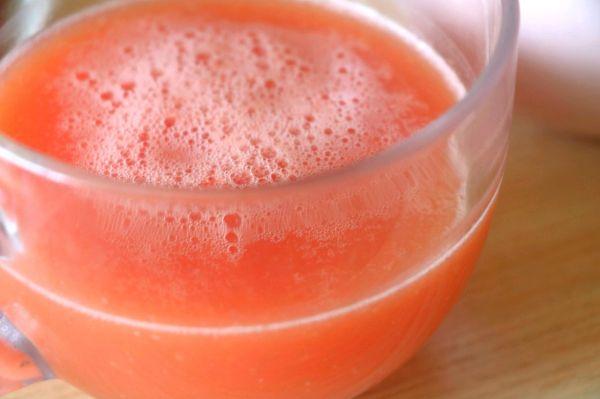 西红柿榨汁需要去皮吗，西红柿能榨汁吗怎么榨（#一周减脂不重样#酸甜番茄汁）