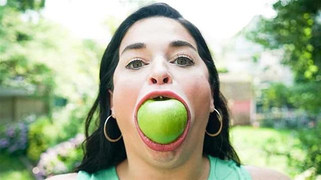 samantha游戏下载中文版，samantha社恐游戏下载安卓版（世界上嘴巴最大的女人）