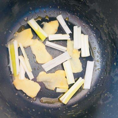 怎么做手撕盐焗鸡，如何凉拌手撕盐焗鸡（广式盐焗手撕鸡——这样做肉质更鲜嫩）