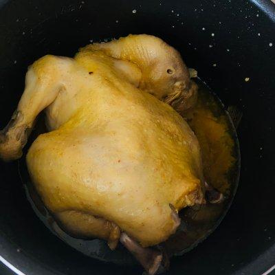 怎么做手撕盐焗鸡，如何凉拌手撕盐焗鸡（广式盐焗手撕鸡——这样做肉质更鲜嫩）