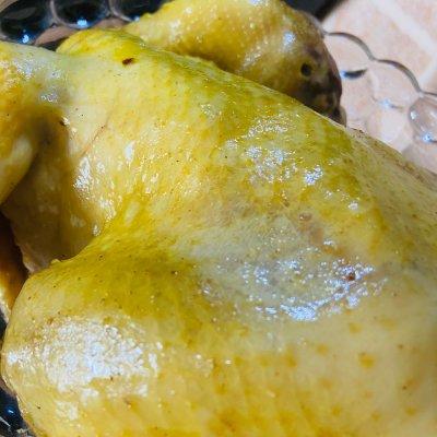 怎么做手撕盐焗鸡，如何凉拌手撕盐焗鸡（广式盐焗手撕鸡——这样做肉质更鲜嫩）