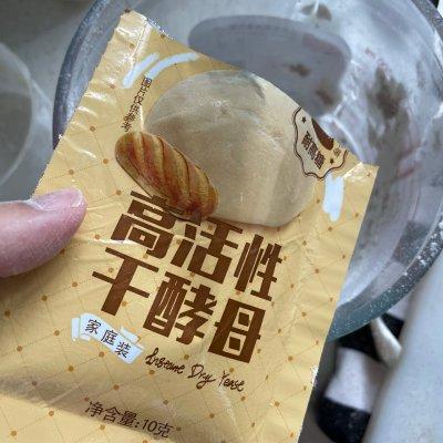 黑馒头是什么面做的，黑色馒头是啥面（三分钟做好黑面馒头）