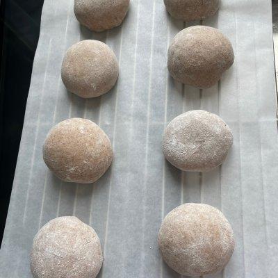 黑馒头是什么面做的，黑色馒头是啥面（三分钟做好黑面馒头）