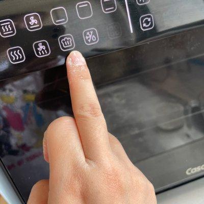 黑馒头是什么面做的，黑色馒头是啥面（三分钟做好黑面馒头）