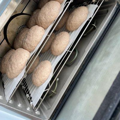 黑馒头是什么面做的，黑色馒头是啥面（三分钟做好黑面馒头）