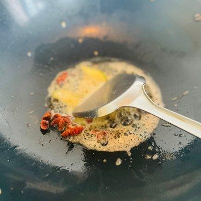 公鸡怎么做好吃，公鸡和母鸡哪个营养价值更高（家乡小公鸡红烧真的美味到爆）